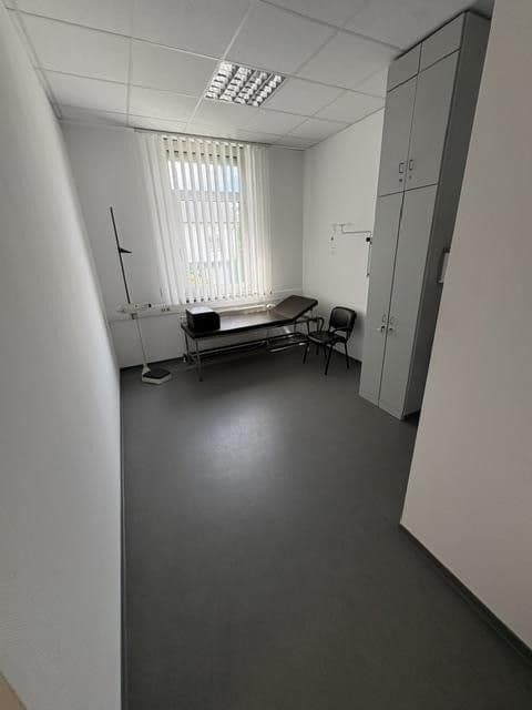 Pronájem kanceláře 120 m², Schubertstrasse 32, Neu-Anspach, Hessen Pronájem kanceláře 120 m², Schubertstrasse 32, Neu-Anspach, Hessen