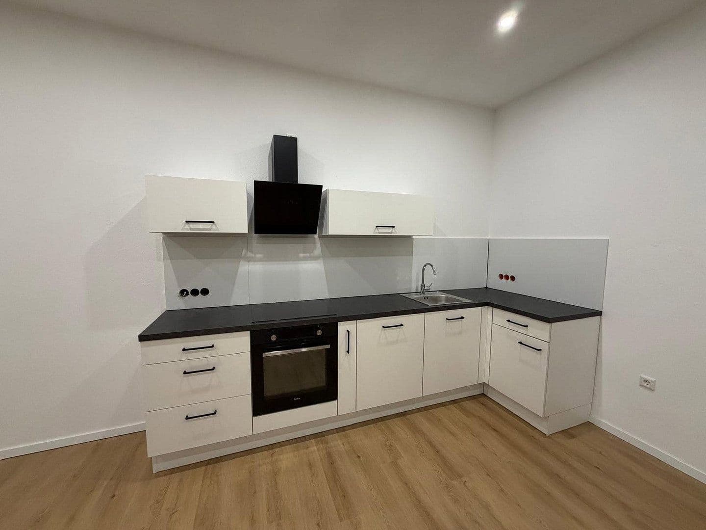 Pronájem bytu 6+1 108 m², Westliche Karl-Friedrich-Straße 344, Pforzheim, Bádensko-Württembersko Pronájem bytu 6+1 108 m², Westliche Karl-Friedrich-Straße 344, Pforzheim, Bádensko-Württembersko