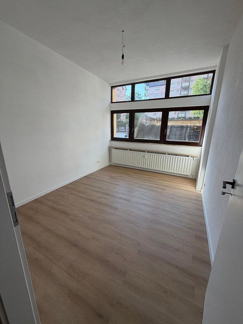 Pronájem bytu 6+1 108 m², Westliche Karl-Friedrich-Straße 344, Pforzheim, Bádensko-Württembersko Pronájem bytu 6+1 108 m², Westliche Karl-Friedrich-Straße 344, Pforzheim, Bádensko-Württembersko