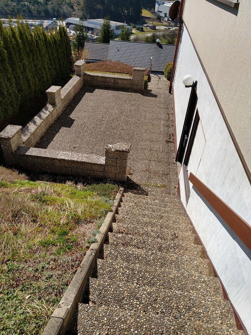 Prodej domu 237 m², pozemek 980 m², Furtwangen im Schwarzwald, Bádensko-Württembersko Prodej domu 237 m², pozemek 980 m², Furtwangen im Schwarzwald, Bádensko-Württembersko
