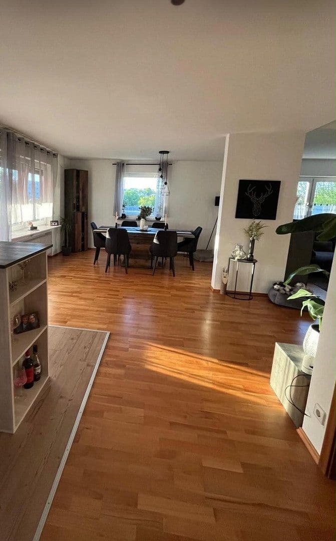 Pronájem bytu 2+kk 92 m², Lindenweg 11, Leinfelden-Echterdingen, Bádensko-Württembersko Pronájem bytu 2+kk 92 m², Lindenweg 11, Leinfelden-Echterdingen, Bádensko-Württembersko
