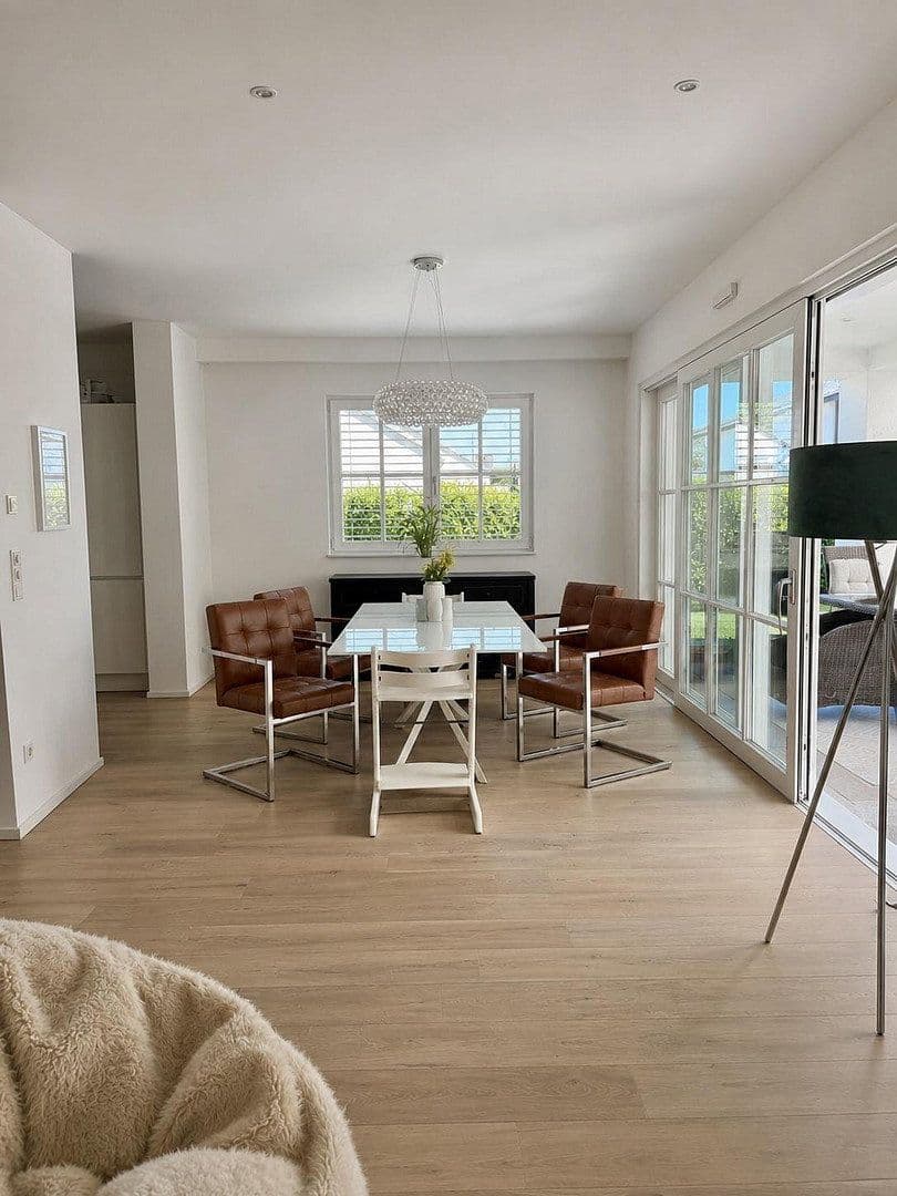 Prodej domu 262 m², pozemek 540 m², Hofheim am Taunus, Hessen Prodej domu 262 m², pozemek 540 m², Hofheim am Taunus, Hessen