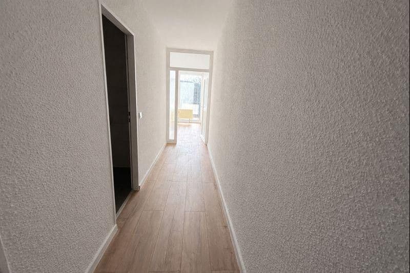 Pronájem bytu 4+1 106 m², Langerfelder Straße 115, Wuppertal, Severní Porýní-Vestfálsko Pronájem bytu 4+1 106 m², Langerfelder Straße 115, Wuppertal, Severní Porýní-Vestfálsko