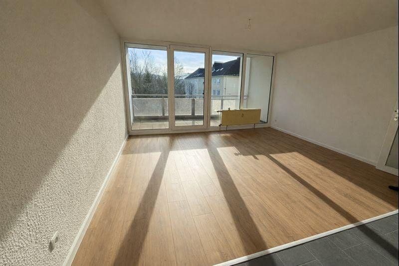 Pronájem bytu 4+1 106 m², Langerfelder Straße 115, Wuppertal, Severní Porýní-Vestfálsko Pronájem bytu 4+1 106 m², Langerfelder Straße 115, Wuppertal, Severní Porýní-Vestfálsko