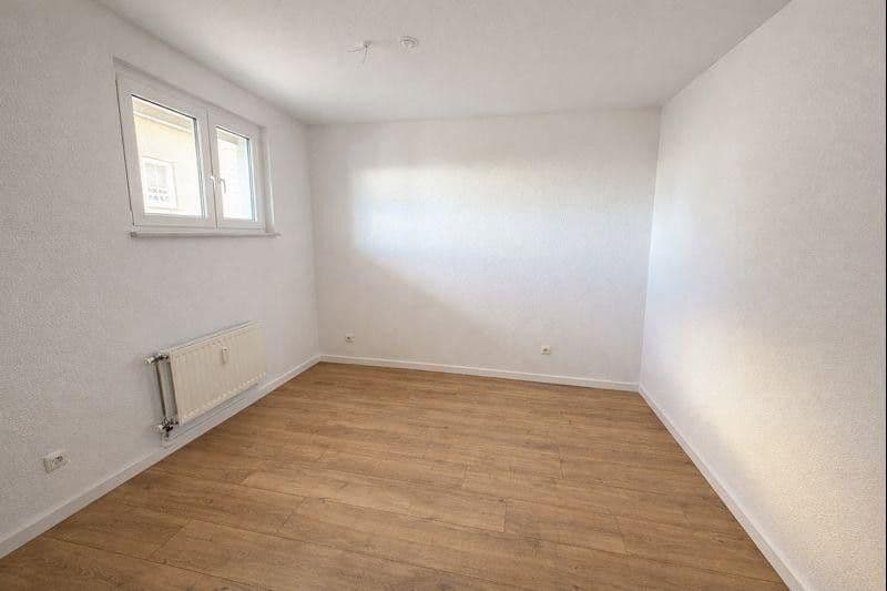 Pronájem bytu 4+1 106 m², Langerfelder Straße 115, Wuppertal, Severní Porýní-Vestfálsko Pronájem bytu 4+1 106 m², Langerfelder Straße 115, Wuppertal, Severní Porýní-Vestfálsko