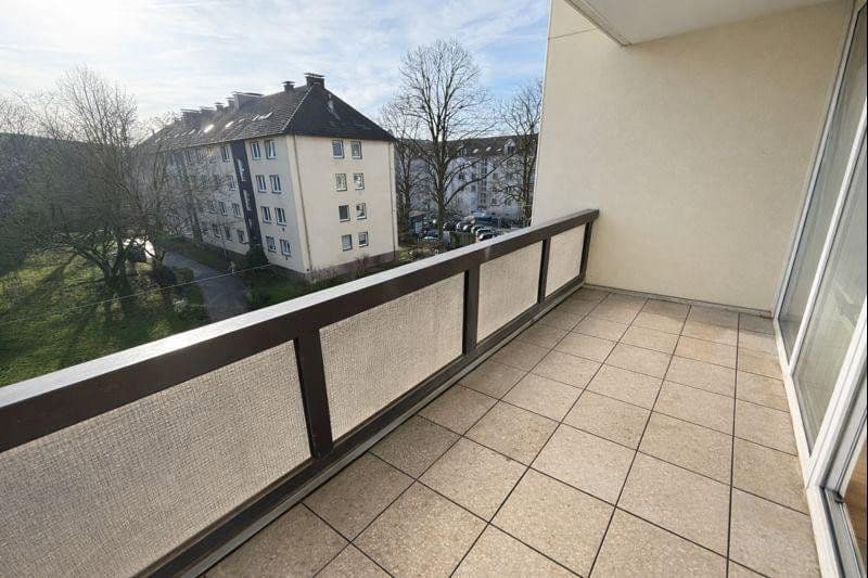 Pronájem bytu 4+1 106 m², Langerfelder Straße 115, Wuppertal, Severní Porýní-Vestfálsko Pronájem bytu 4+1 106 m², Langerfelder Straße 115, Wuppertal, Severní Porýní-Vestfálsko