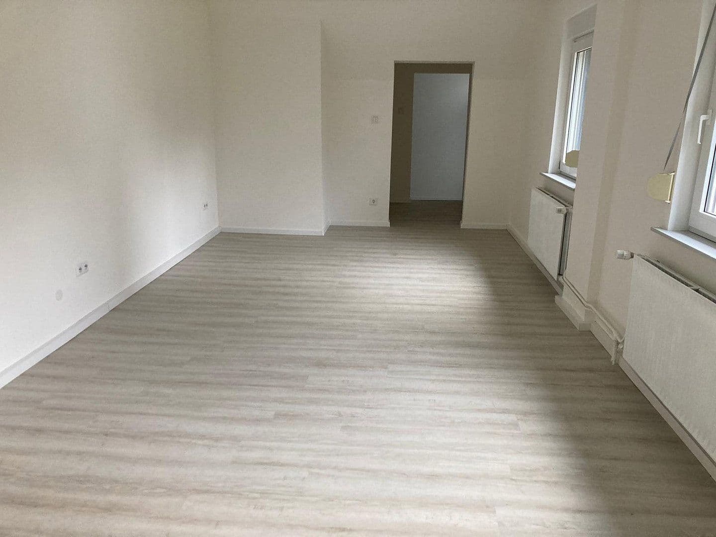 Pronájem nebytového prostoru 1.110 m², Siegen, Severní Porýní-Vestfálsko Pronájem nebytového prostoru 1.110 m², Siegen, Severní Porýní-Vestfálsko
