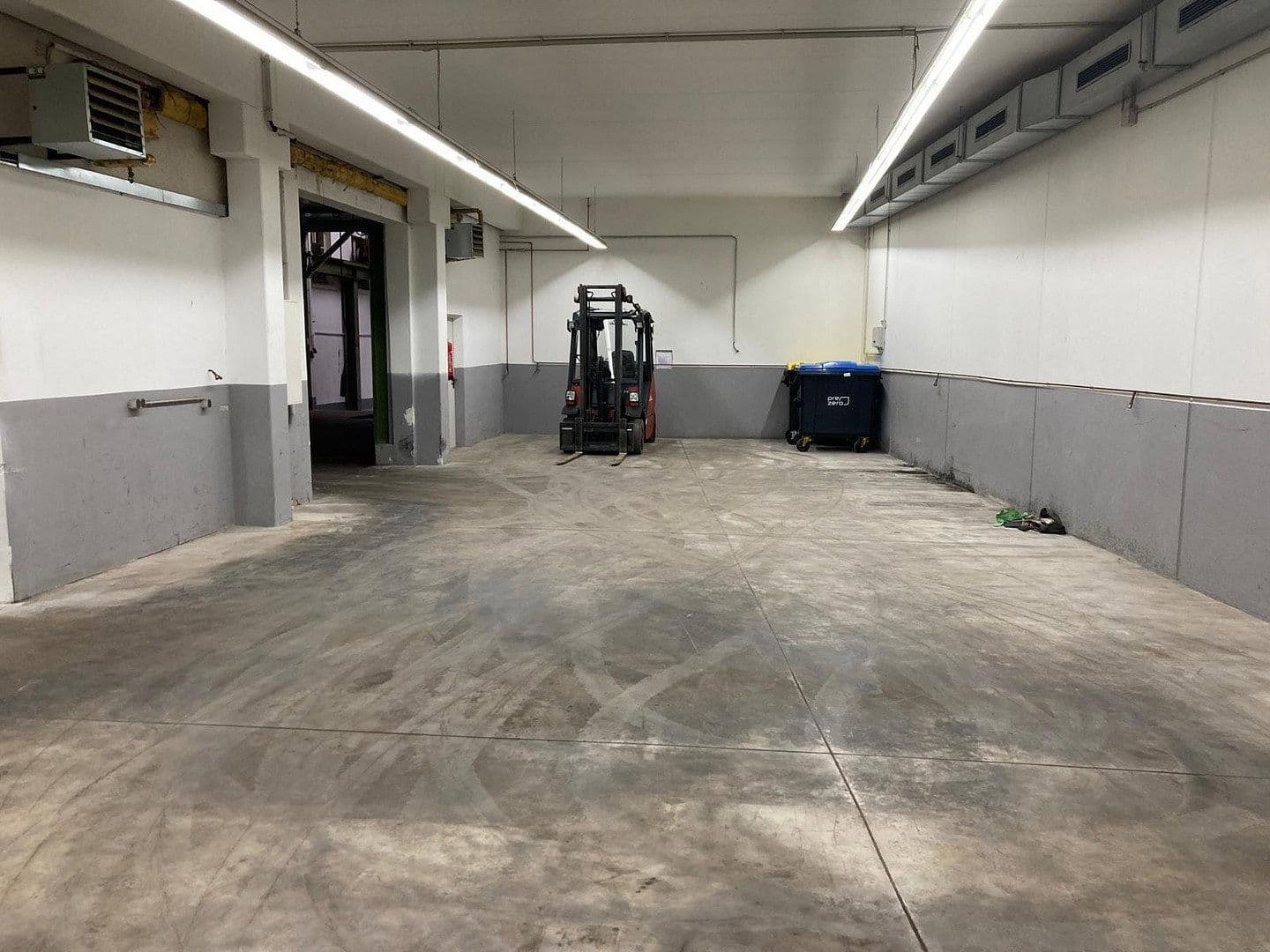 Pronájem nebytového prostoru 1.110 m², Siegen, Severní Porýní-Vestfálsko Pronájem nebytového prostoru 1.110 m², Siegen, Severní Porýní-Vestfálsko
