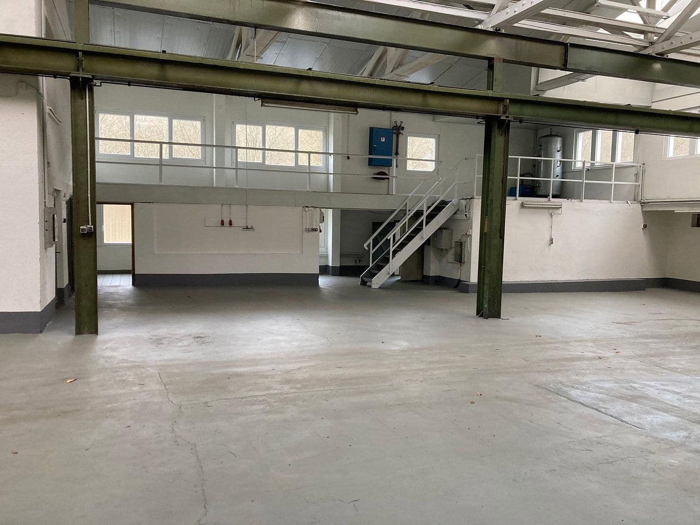 Pronájem nebytového prostoru 1.110 m², Siegen, Severní Porýní-Vestfálsko Pronájem nebytového prostoru 1.110 m², Siegen, Severní Porýní-Vestfálsko