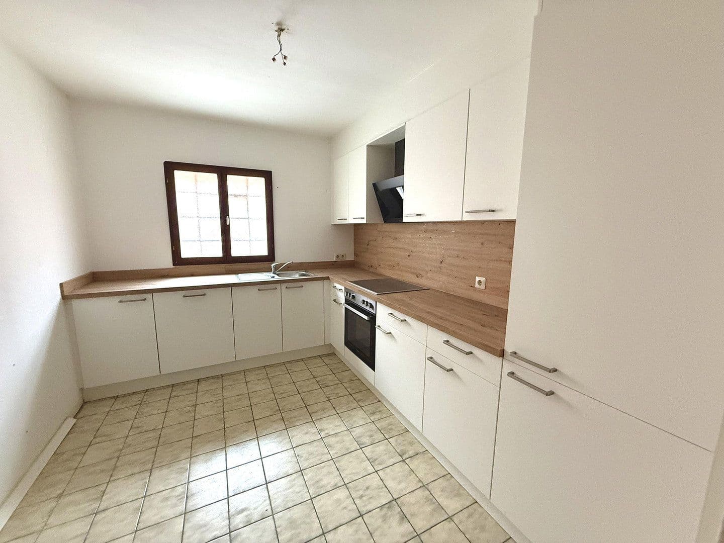 Pronájem bytu 3+1 92 m², Schafgasse 9, Öhringen, Bádensko-Württembersko Pronájem bytu 3+1 92 m², Schafgasse 9, Öhringen, Bádensko-Württembersko
