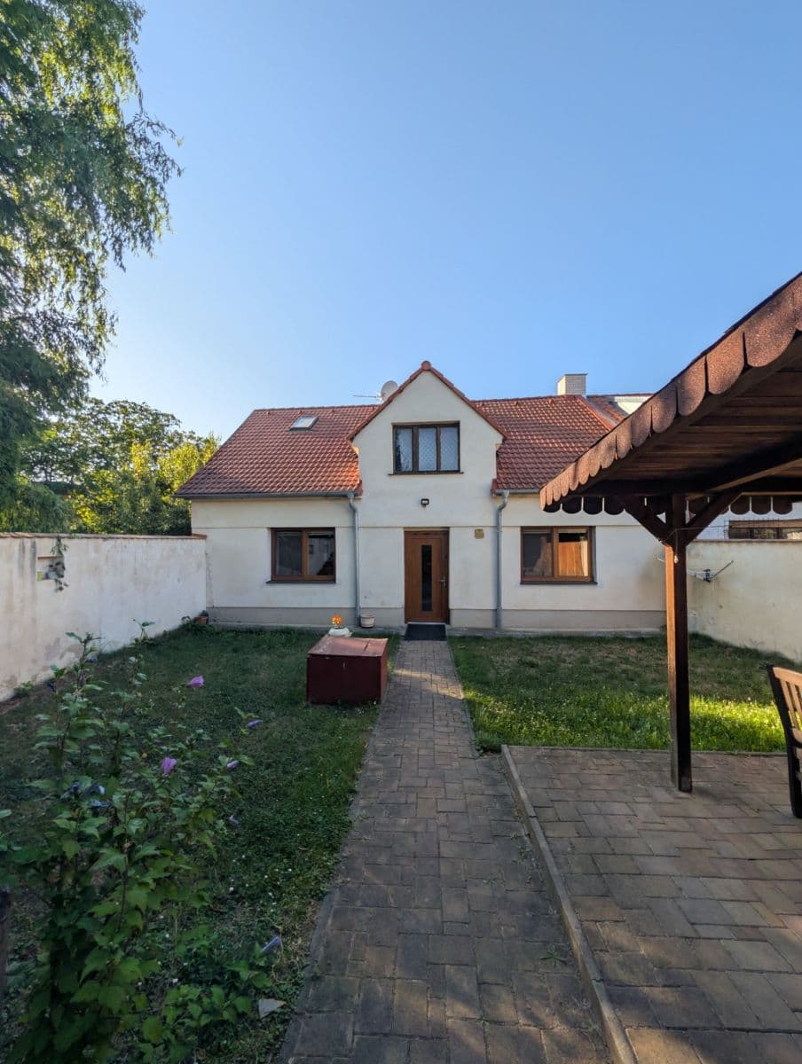 Pronájem domu 100 m², pozemek 247 m², V Poustkách, Mratín, Středočeský kraj Pronájem domu 100 m², pozemek 247 m², V Poustkách, Mratín, Středočeský kraj