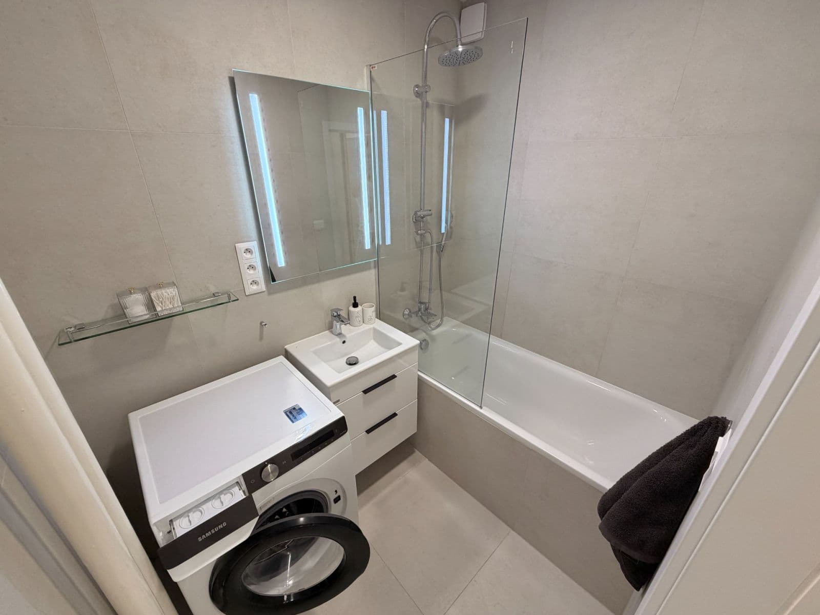 Pronájem bytu 3+1 58 m², Mikovíniho, Nové Mesto, Bratislavský kraj Pronájem bytu 3+1 58 m², Mikovíniho, Nové Mesto, Bratislavský kraj