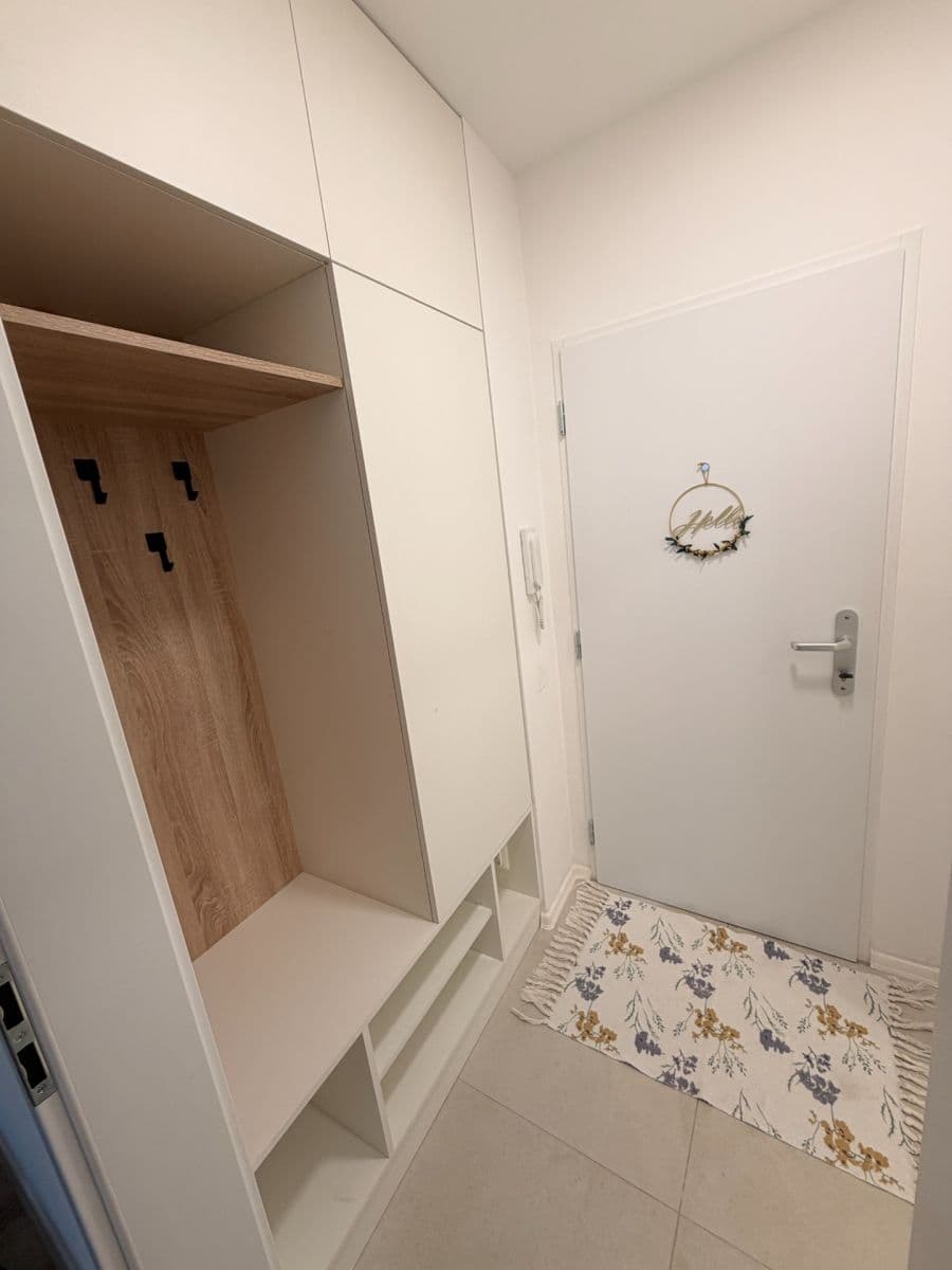 Pronájem bytu 3+1 58 m², Mikovíniho, Nové Mesto, Bratislavský kraj Pronájem bytu 3+1 58 m², Mikovíniho, Nové Mesto, Bratislavský kraj