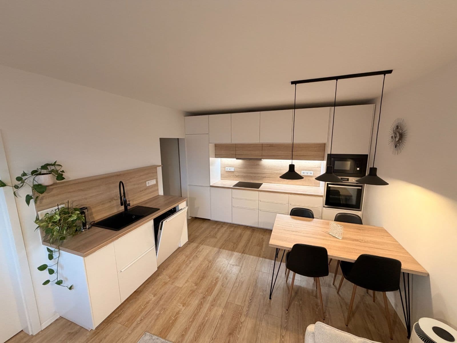 Pronájem bytu 3+1 58 m², Mikovíniho, Nové Mesto, Bratislavský kraj Pronájem bytu 3+1 58 m², Mikovíniho, Nové Mesto, Bratislavský kraj