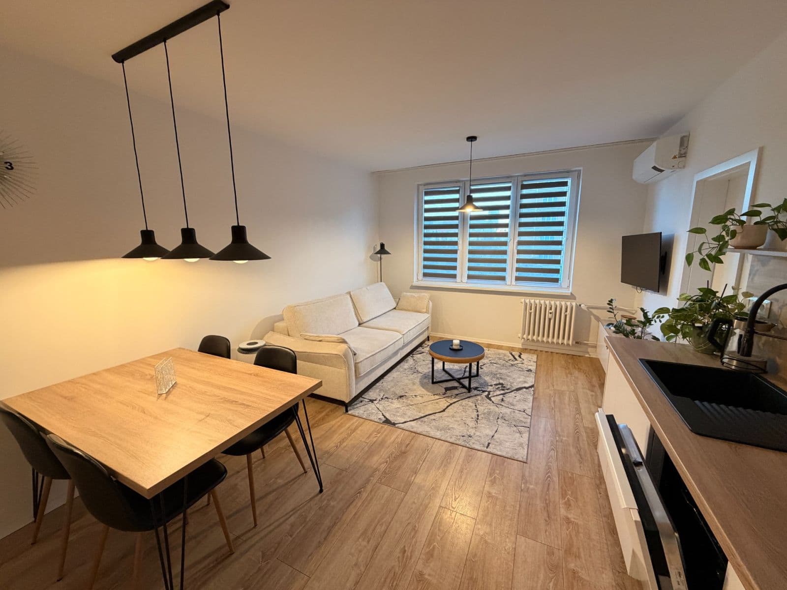 Pronájem bytu 3+1 58 m², Mikovíniho, Nové Mesto, Bratislavský kraj Pronájem bytu 3+1 58 m², Mikovíniho, Nové Mesto, Bratislavský kraj