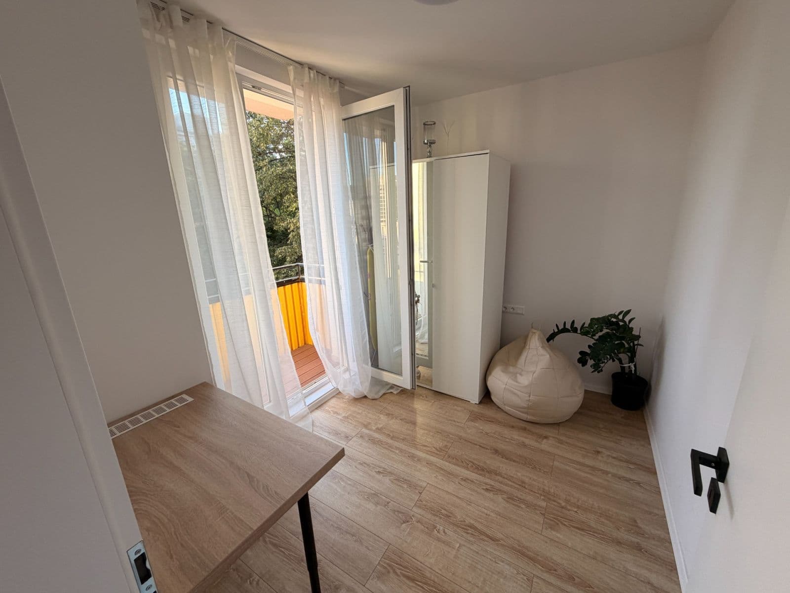 Pronájem bytu 3+1 58 m², Mikovíniho, Nové Mesto, Bratislavský kraj Pronájem bytu 3+1 58 m², Mikovíniho, Nové Mesto, Bratislavský kraj