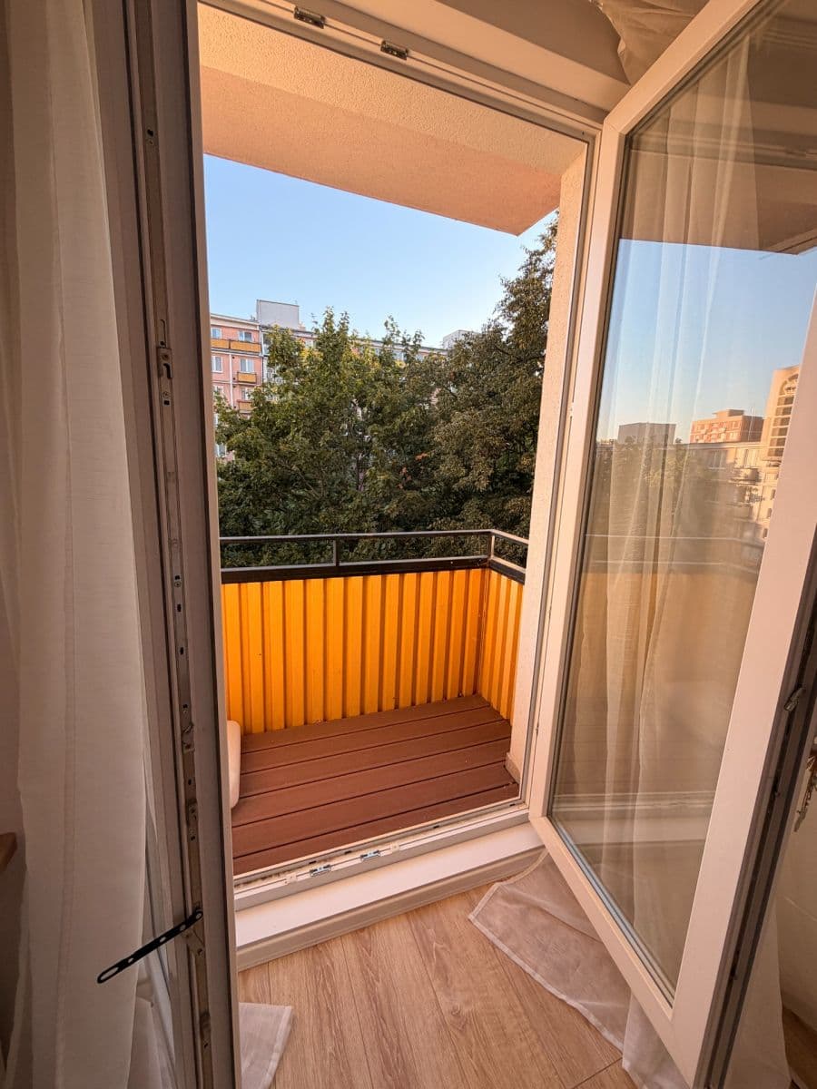 Pronájem bytu 3+1 58 m², Mikovíniho, Nové Mesto, Bratislavský kraj Pronájem bytu 3+1 58 m², Mikovíniho, Nové Mesto, Bratislavský kraj
