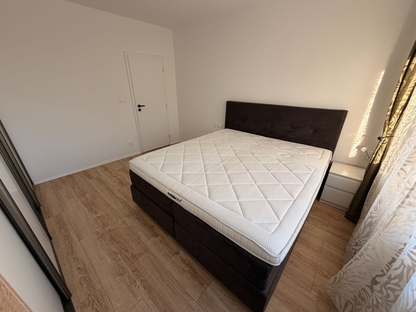 Pronájem bytu 3+1 58 m², Mikovíniho, Nové Mesto, Bratislavský kraj Pronájem bytu 3+1 58 m², Mikovíniho, Nové Mesto, Bratislavský kraj