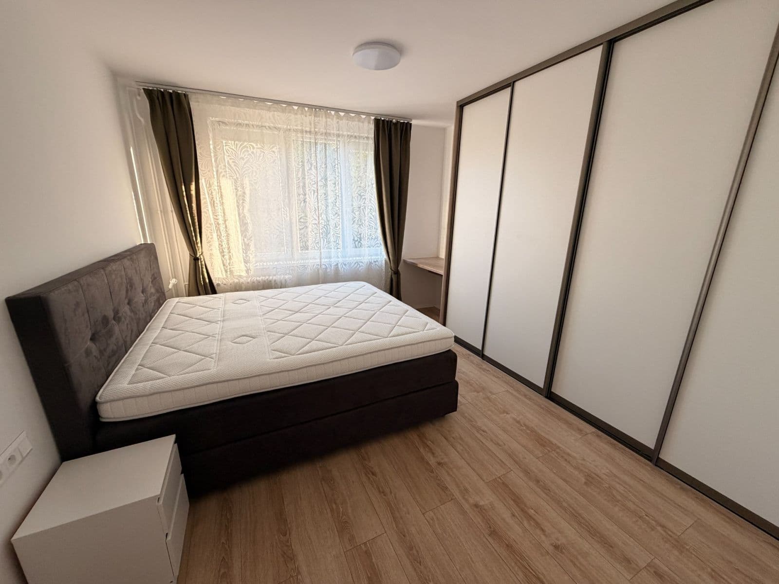 Pronájem bytu 3+1 58 m², Mikovíniho, Nové Mesto, Bratislavský kraj Pronájem bytu 3+1 58 m², Mikovíniho, Nové Mesto, Bratislavský kraj