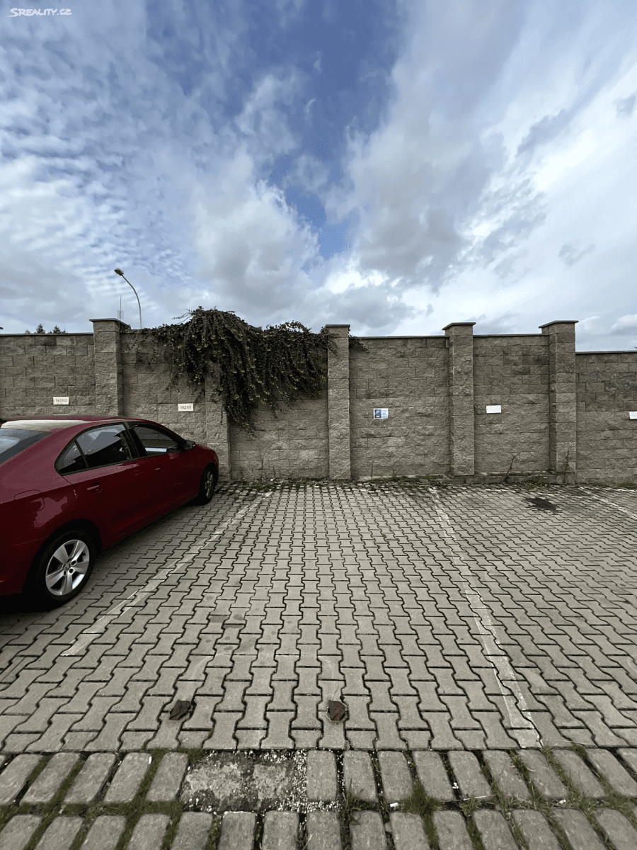 Pronájem garáže 15 m², Unhošťská, Hostivice, Středočeský kraj Pronájem garáže 15 m², Unhošťská, Hostivice, Středočeský kraj
