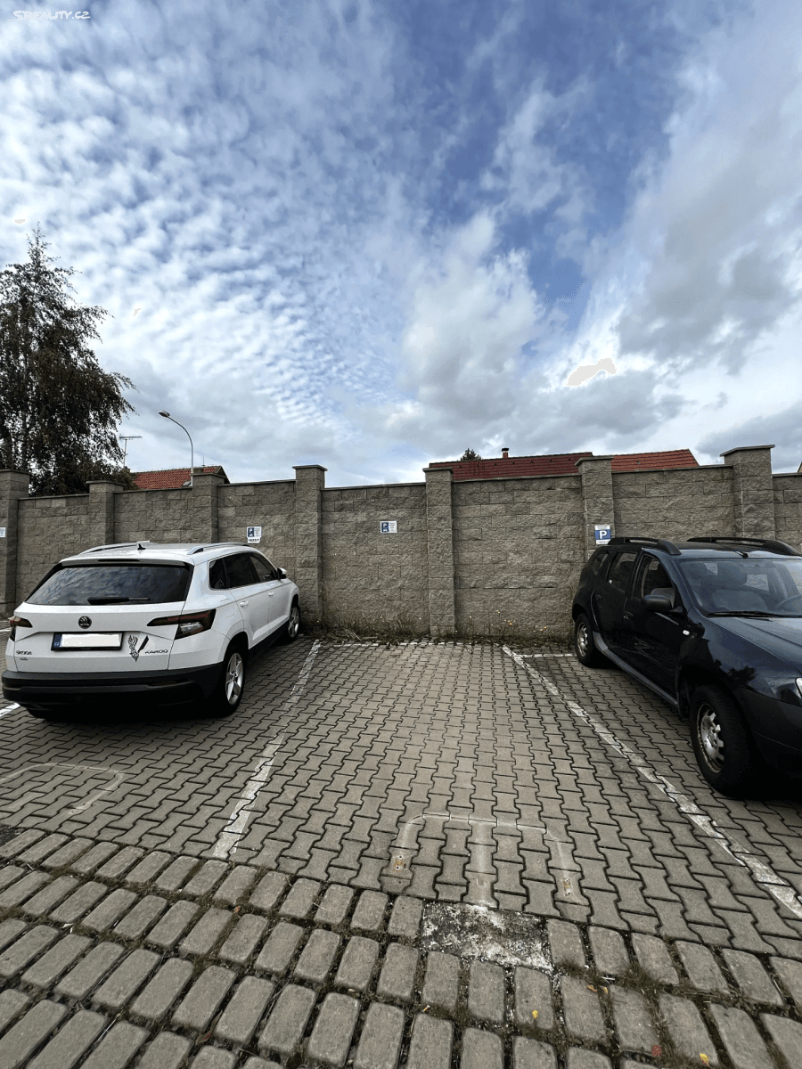 Pronájem garáže 15 m², Unhošťská, Hostivice, Středočeský kraj Pronájem garáže 15 m², Unhošťská, Hostivice, Středočeský kraj