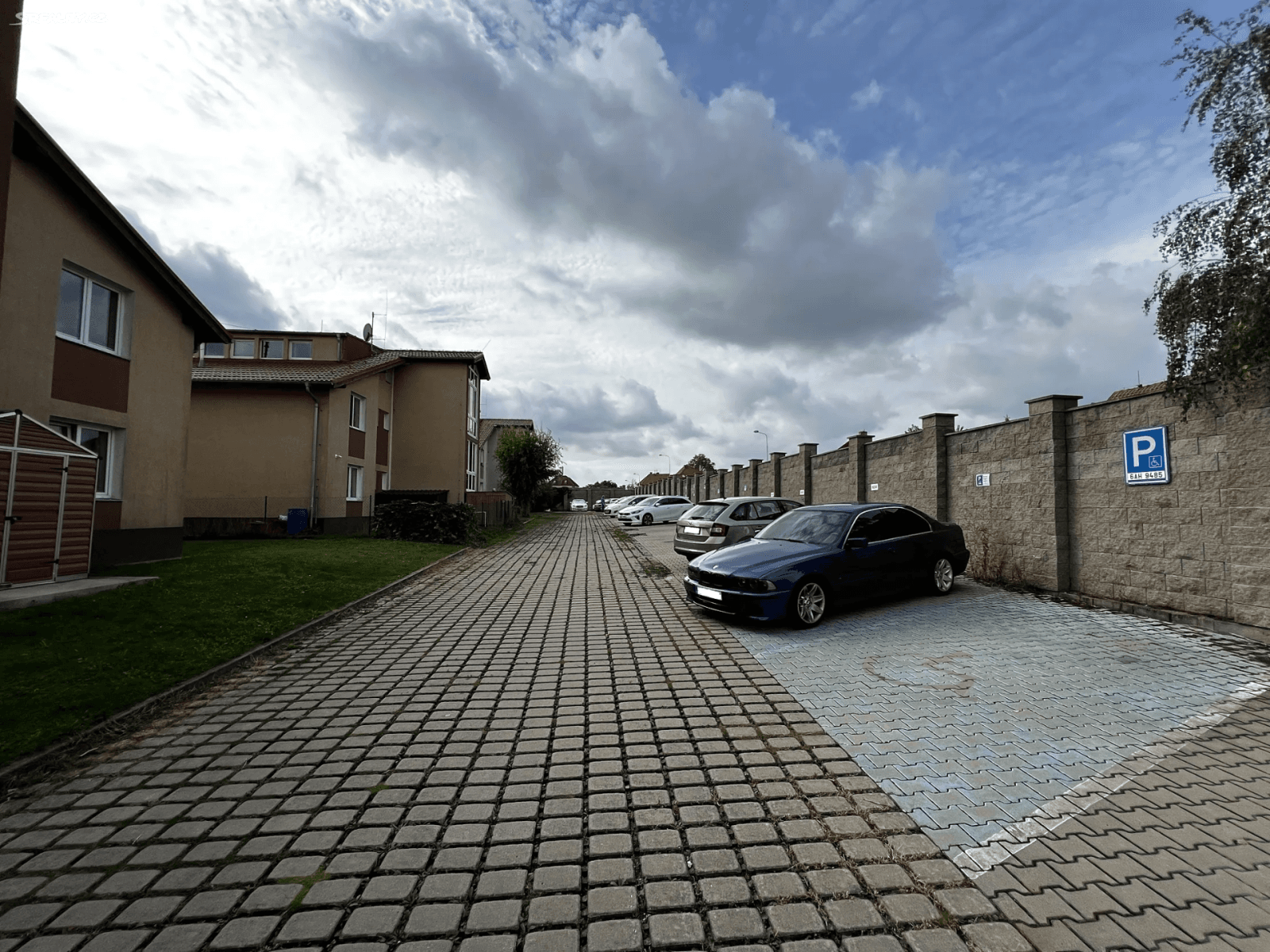 Pronájem garáže 15 m², Unhošťská, Hostivice, Středočeský kraj Pronájem garáže 15 m², Unhošťská, Hostivice, Středočeský kraj