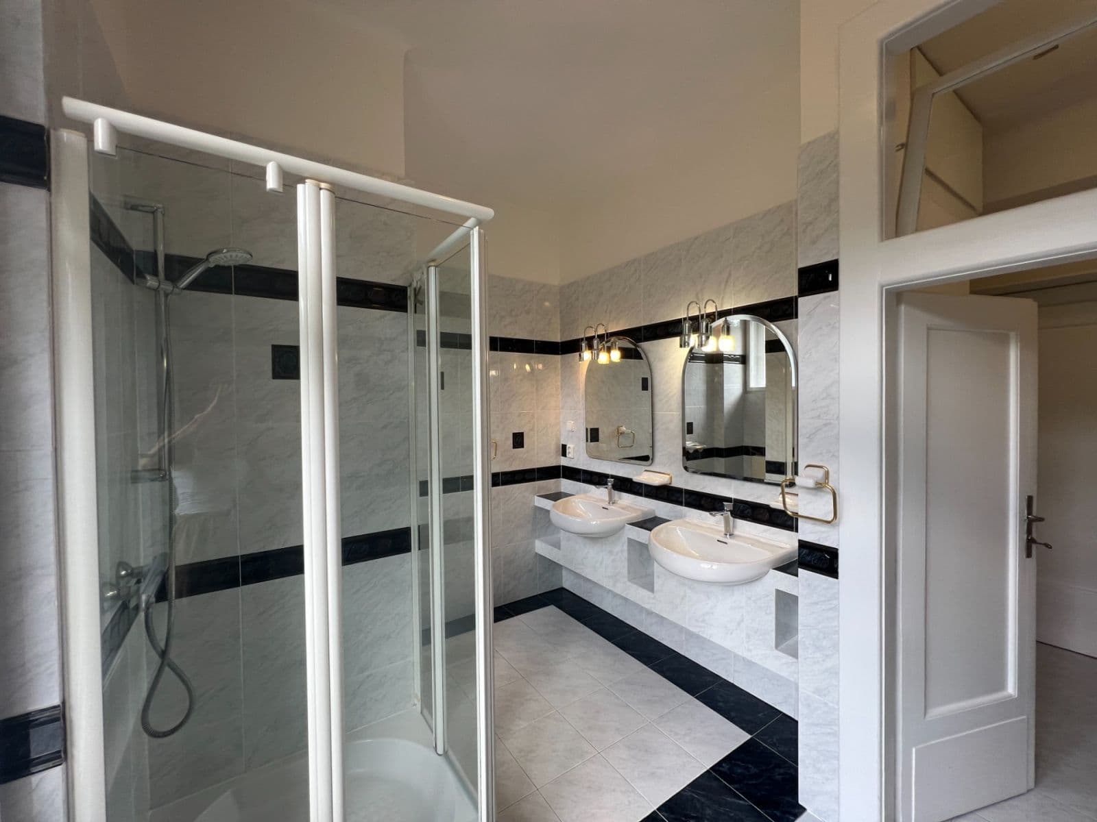 Pronájem bytu 5+1 150 m², Šárecká, Praha, Praha Pronájem bytu 5+1 150 m², Šárecká, Praha, Praha