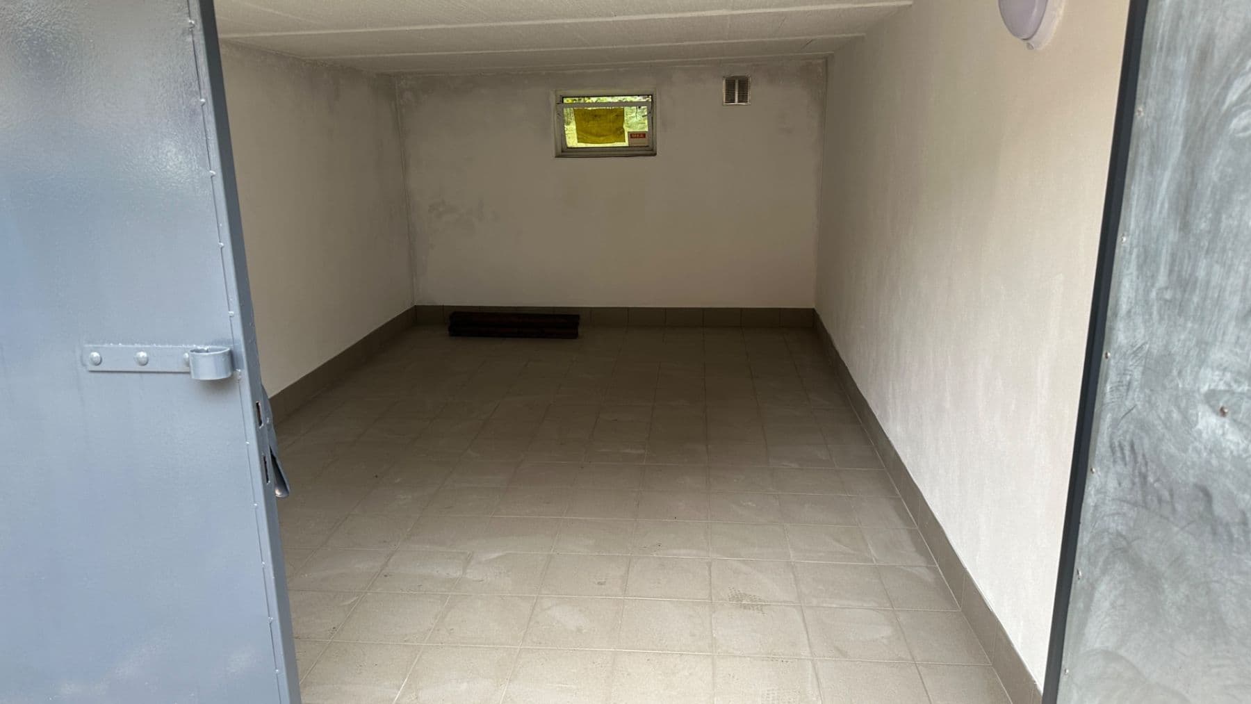 Pronájem garáže 20 m², Liberec, Liberecký kraj Pronájem garáže 20 m², Liberec, Liberecký kraj