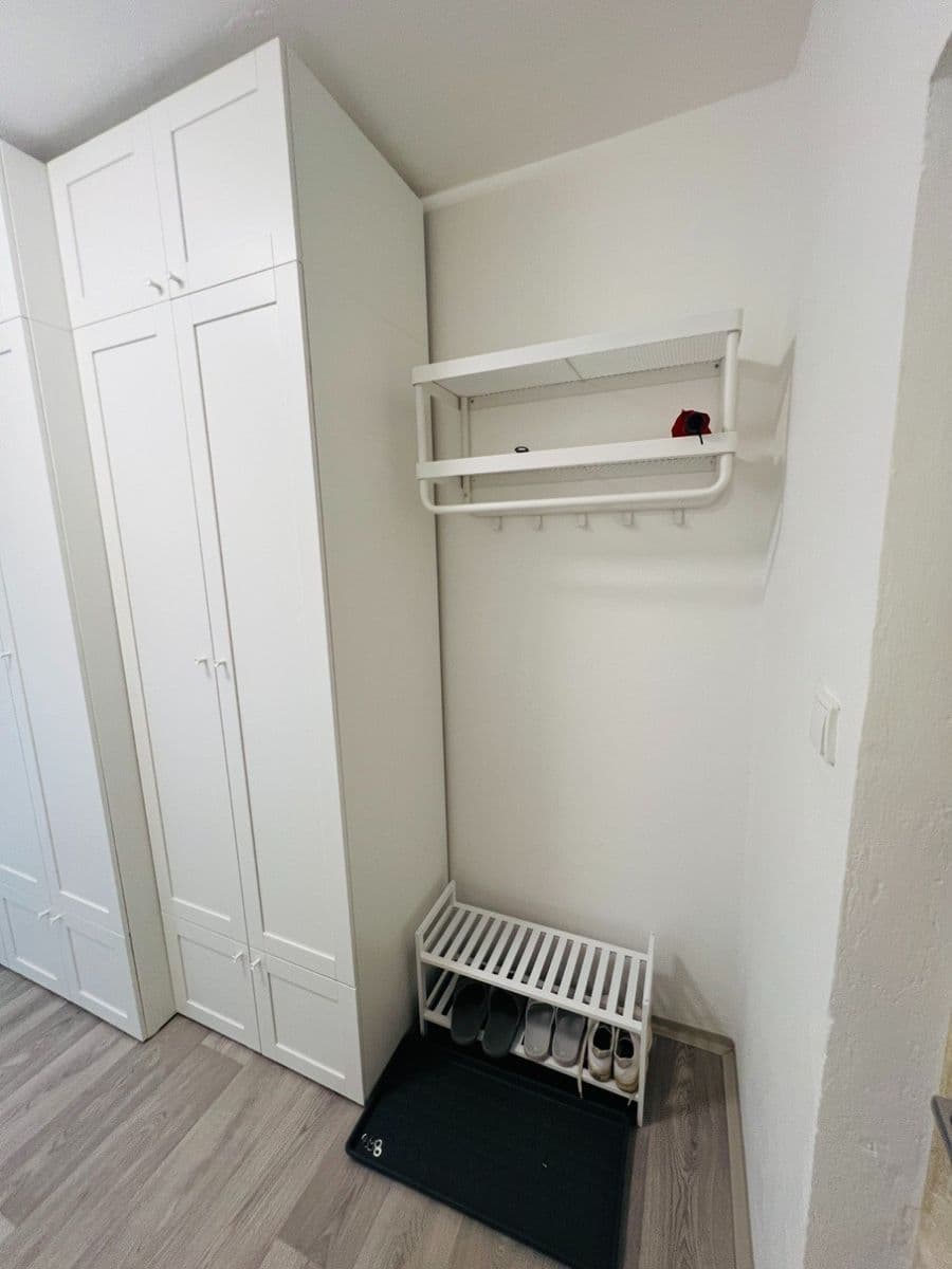 Pronájem bytu 2+1 56 m², Káranská, Praha, Praha Pronájem bytu 2+1 56 m², Káranská, Praha, Praha