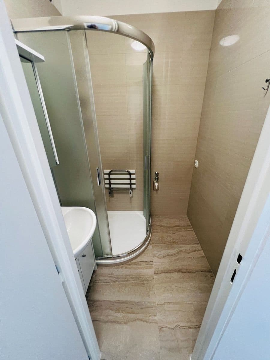 Pronájem bytu 2+1 56 m², Káranská, Praha, Praha Pronájem bytu 2+1 56 m², Káranská, Praha, Praha