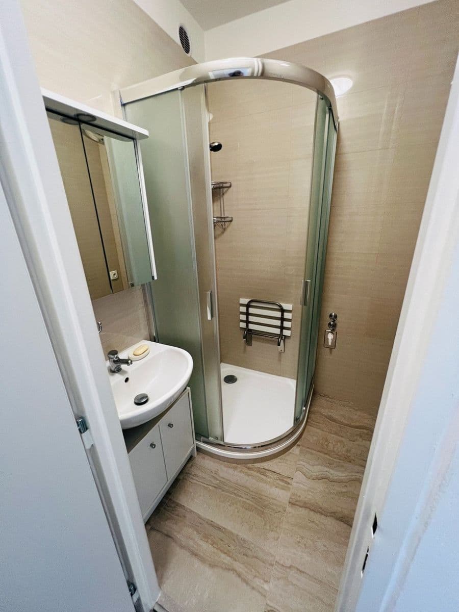 Pronájem bytu 2+1 56 m², Káranská, Praha, Praha Pronájem bytu 2+1 56 m², Káranská, Praha, Praha