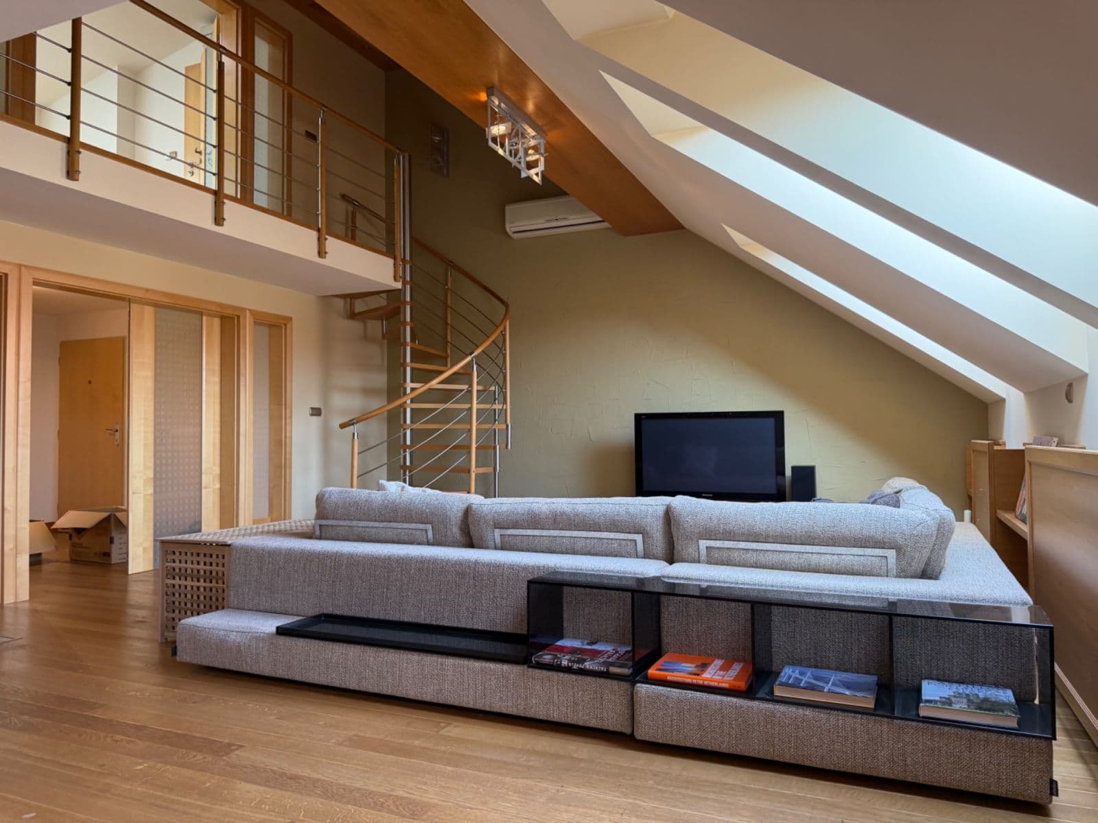Pronájem bytu 3+kk 157 m², Korunní, Praha, Praha Pronájem bytu 3+kk 157 m², Korunní, Praha, Praha