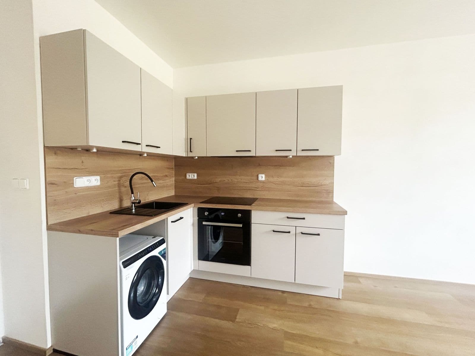 Pronájem bytu 1+kk 23 m², Bohuslava ze Švamberka, Praha, Praha Pronájem bytu 1+kk 23 m², Bohuslava ze Švamberka, Praha, Praha