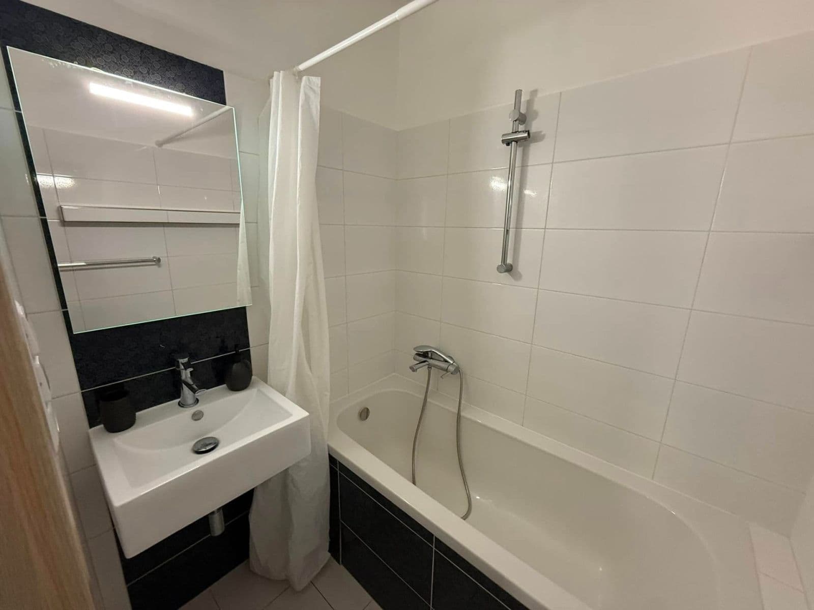 Pronájem bytu 1+1 37 m², Mládeže, Praha, Praha Pronájem bytu 1+1 37 m², Mládeže, Praha, Praha