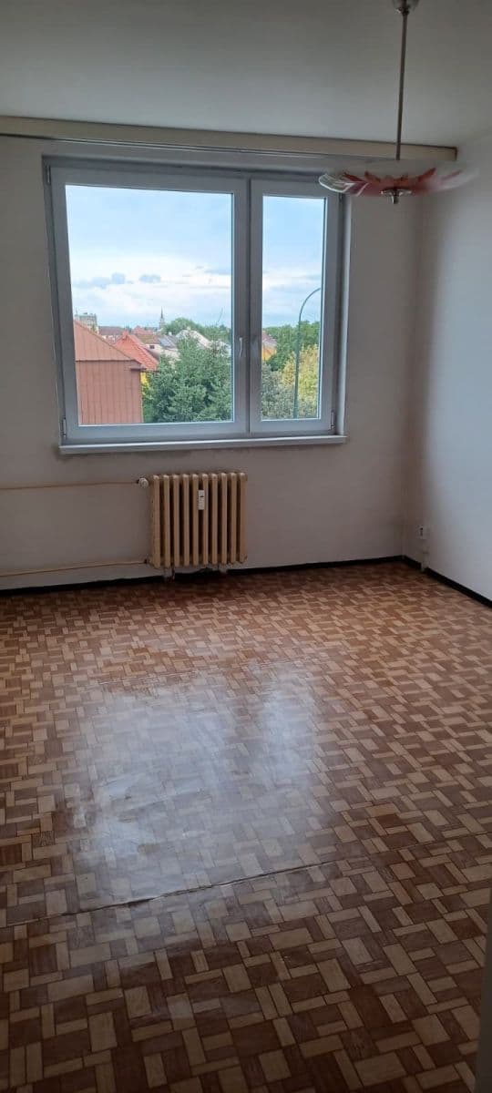 Prodej bytu 3+1 74 m², Ke Strouze, Nymburk, Středočeský kraj Prodej bytu 3+1 74 m², Ke Strouze, Nymburk, Středočeský kraj