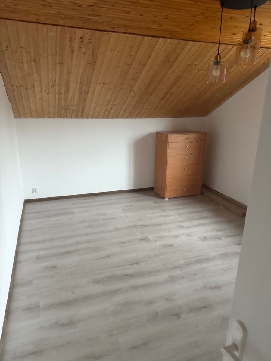 Pronájem bytu 2+1 85 m², U Parku, Svojetice, Středočeský kraj Pronájem bytu 2+1 85 m², U Parku, Svojetice, Středočeský kraj