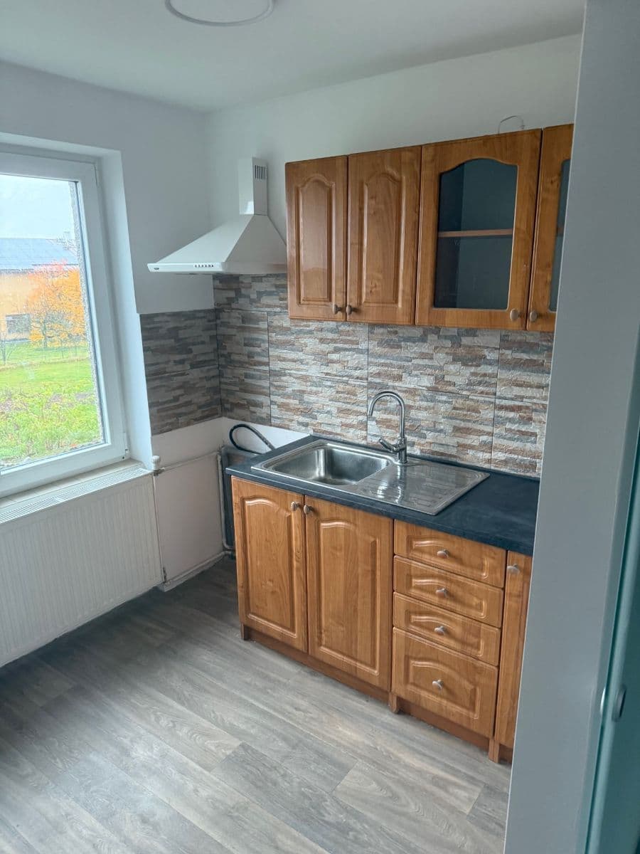Pronájem bytu 2+1 85 m², U Parku, Svojetice, Středočeský kraj Pronájem bytu 2+1 85 m², U Parku, Svojetice, Středočeský kraj