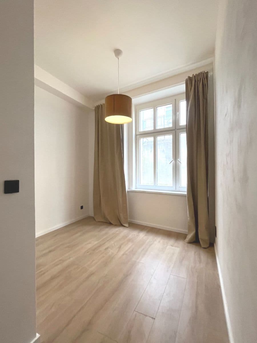 Pronájem bytu 2+kk 36 m², Moravská, Karlovy Vary, Karlovarský kraj Pronájem bytu 2+kk 36 m², Moravská, Karlovy Vary, Karlovarský kraj