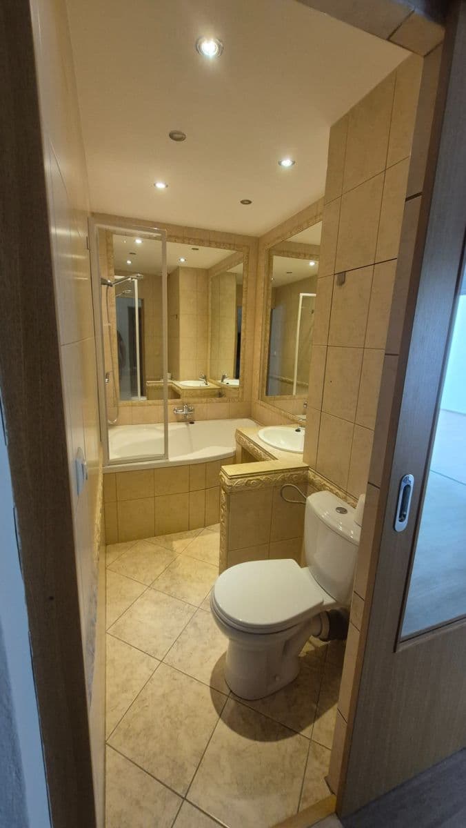 Pronájem bytu 2+1 63 m², Gagarinova, Liberec, Liberecký kraj Pronájem bytu 2+1 63 m², Gagarinova, Liberec, Liberecký kraj