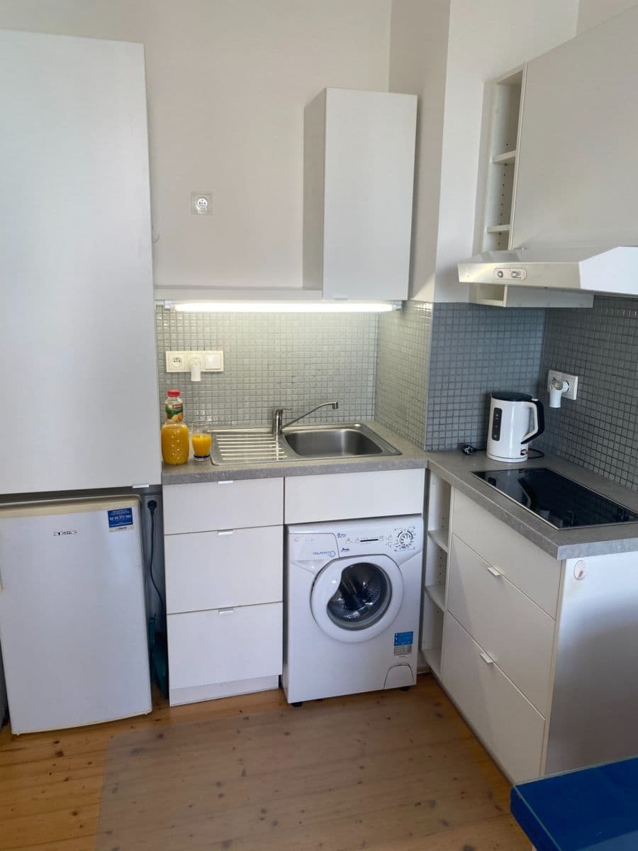 Pronájem bytu 1+kk 18 m², Sarajevská, Praha, Praha Pronájem bytu 1+kk 18 m², Sarajevská, Praha, Praha