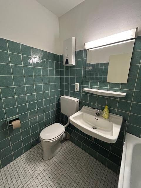 Prodej bytu 1+1 34 m², Bonn, Severní Porýní-Vestfálsko Prodej bytu 1+1 34 m², Bonn, Severní Porýní-Vestfálsko