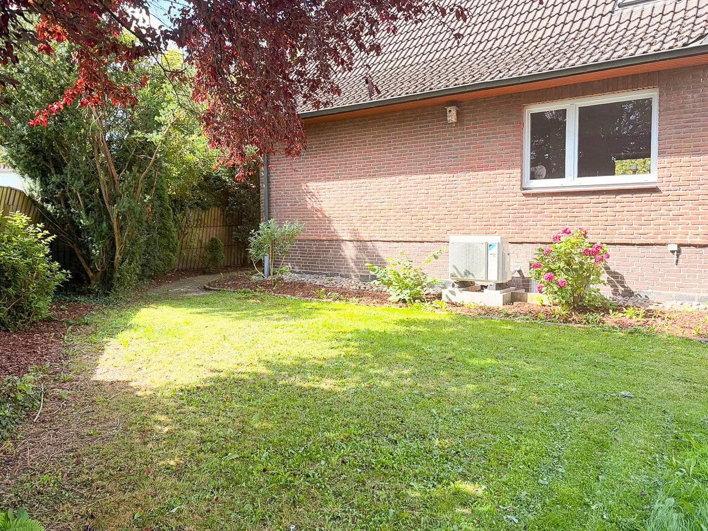 Prodej domu 111 m², pozemek 351 m², Schloßstraße 9a, Bargteheide, Šlesvicko-Holštýnsko Prodej domu 111 m², pozemek 351 m², Schloßstraße 9a, Bargteheide, Šlesvicko-Holštýnsko