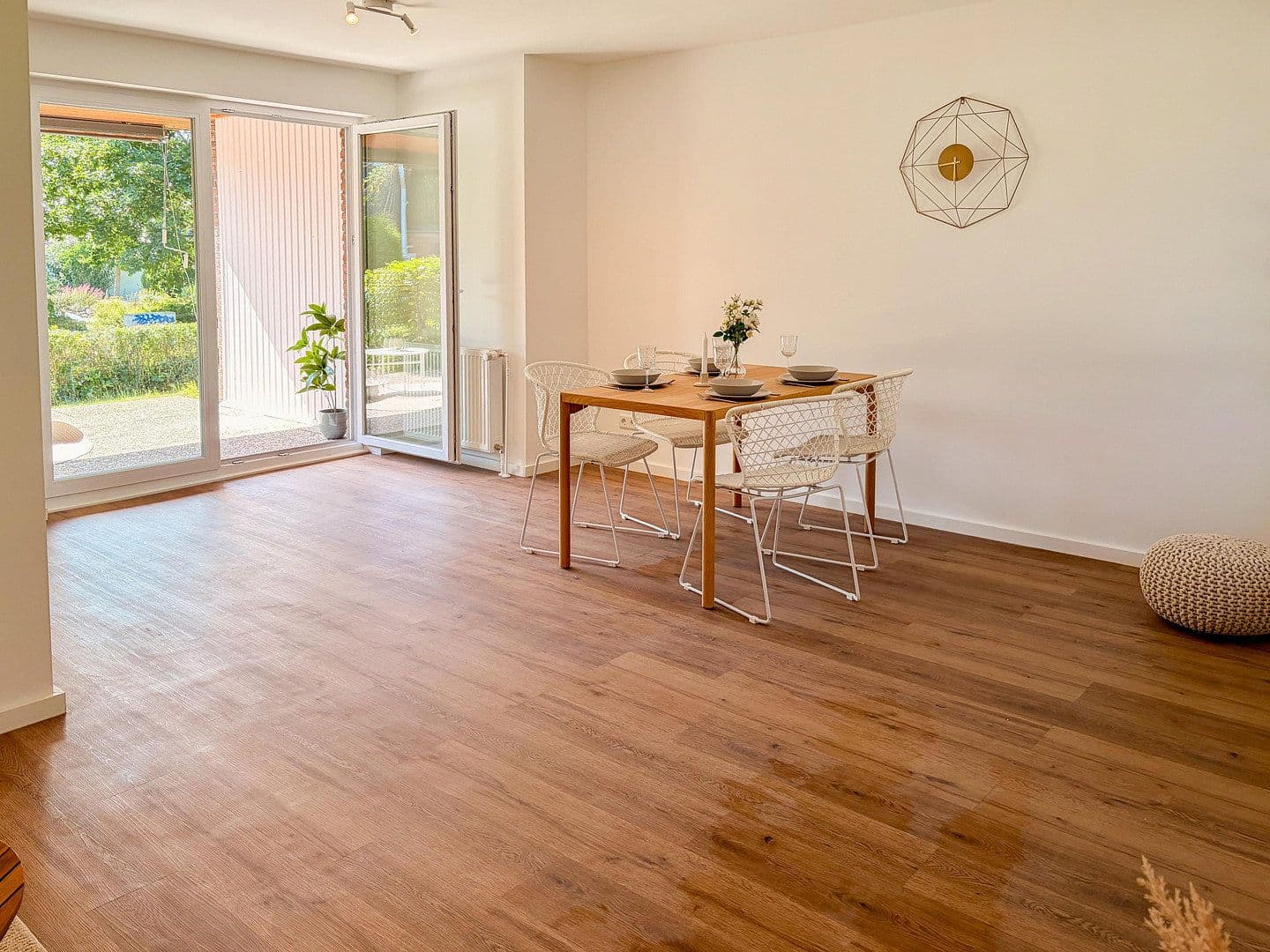 Prodej domu 111 m², pozemek 351 m², Schloßstraße 9a, Bargteheide, Šlesvicko-Holštýnsko Prodej domu 111 m², pozemek 351 m², Schloßstraße 9a, Bargteheide, Šlesvicko-Holštýnsko