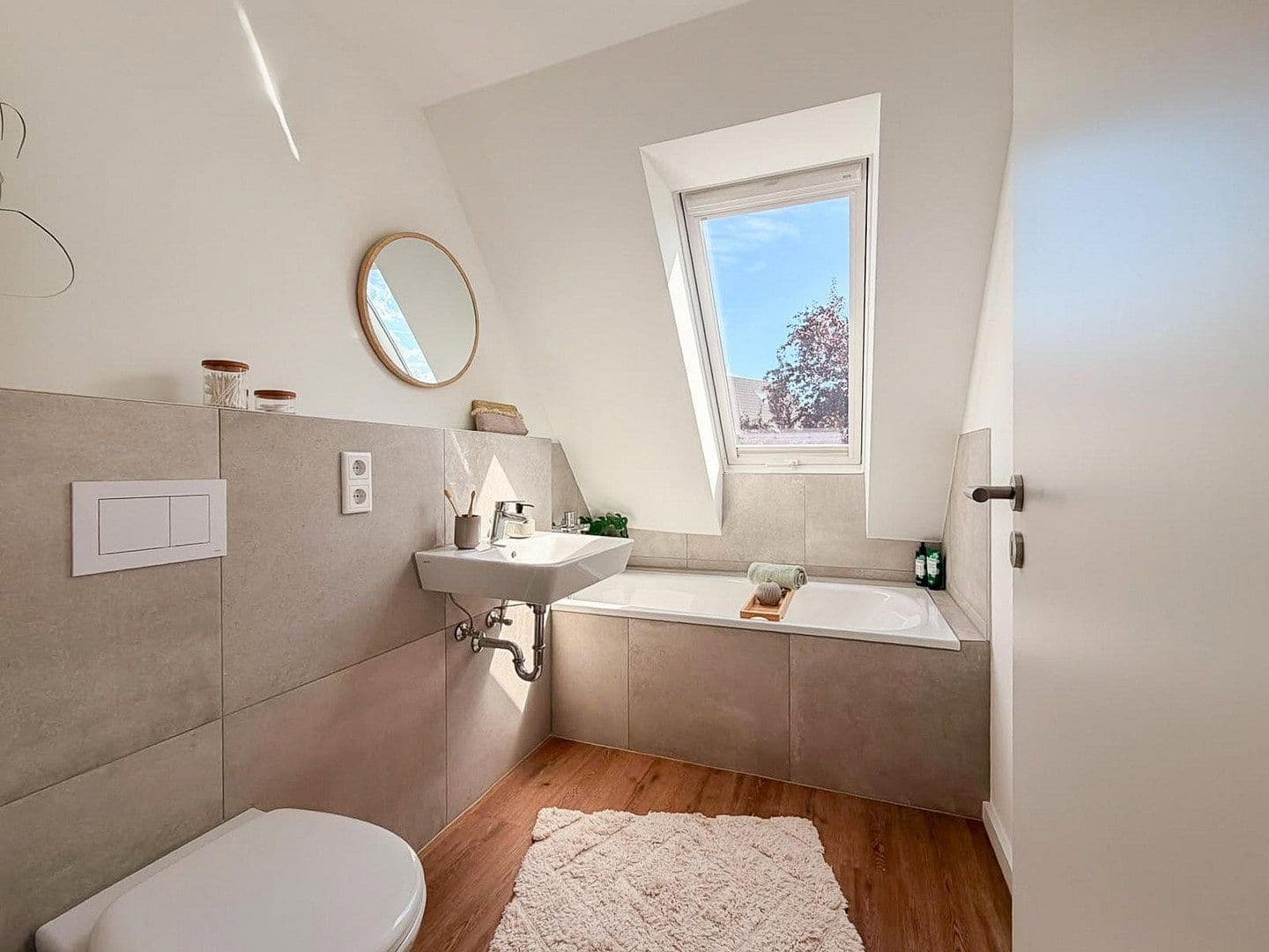 Prodej domu 111 m², pozemek 351 m², Schloßstraße 9a, Bargteheide, Šlesvicko-Holštýnsko Prodej domu 111 m², pozemek 351 m², Schloßstraße 9a, Bargteheide, Šlesvicko-Holštýnsko