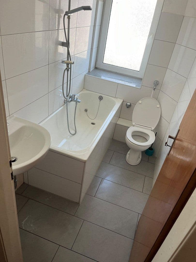 Pronájem bytu 5+1 100 m², Gerther Straße 8, Bochum, Severní Porýní-Vestfálsko Pronájem bytu 5+1 100 m², Gerther Straße 8, Bochum, Severní Porýní-Vestfálsko