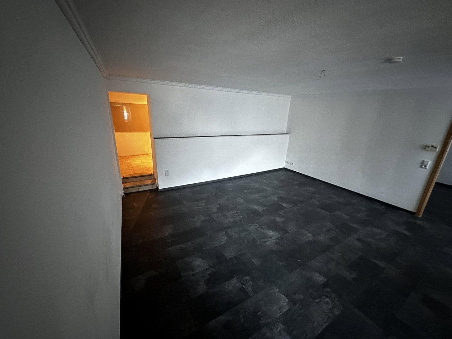 Pronájem bytu 2+1 65 m², Remscheiderstraße 88A, Wuppertal, Severní Porýní-Vestfálsko Pronájem bytu 2+1 65 m², Remscheiderstraße 88A, Wuppertal, Severní Porýní-Vestfálsko