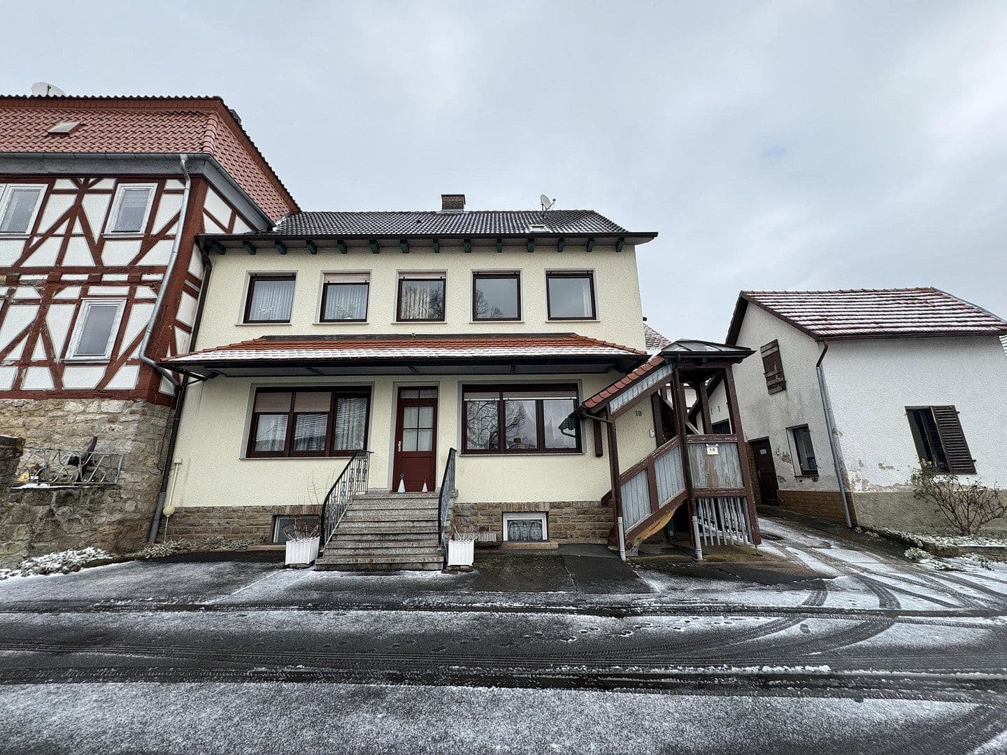 Prodej domu 320 m², pozemek 320 m², Nentershausen, Hessen Prodej domu 320 m², pozemek 320 m², Nentershausen, Hessen