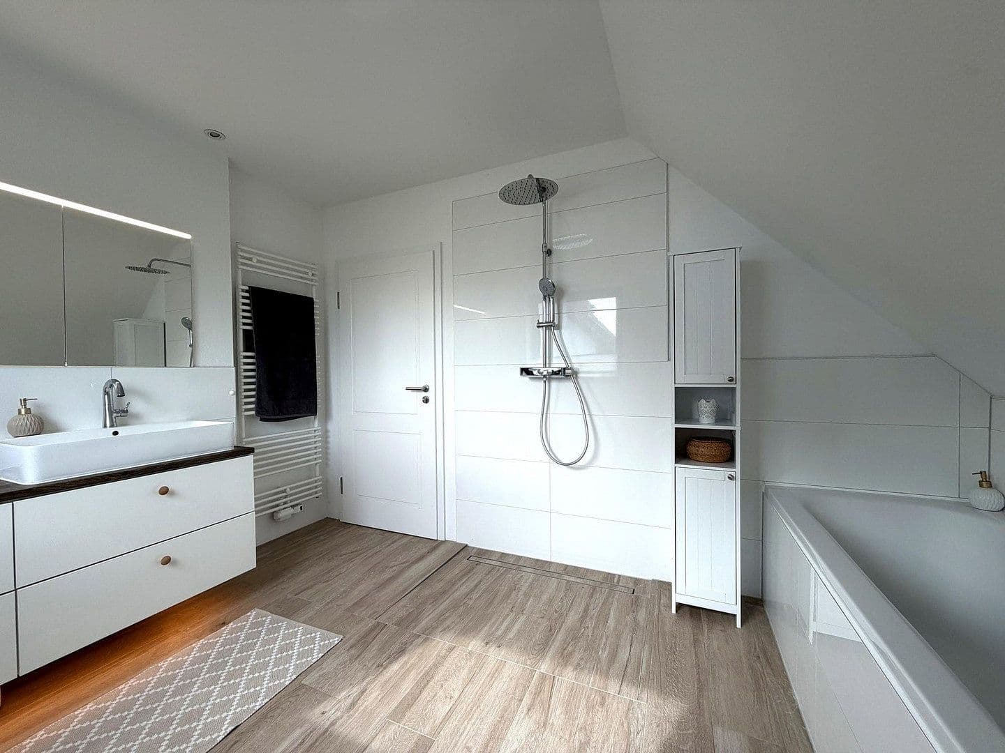 Prodej domu 116 m², pozemek 700 m², Habichtswald, Hessen Prodej domu 116 m², pozemek 700 m², Habichtswald, Hessen