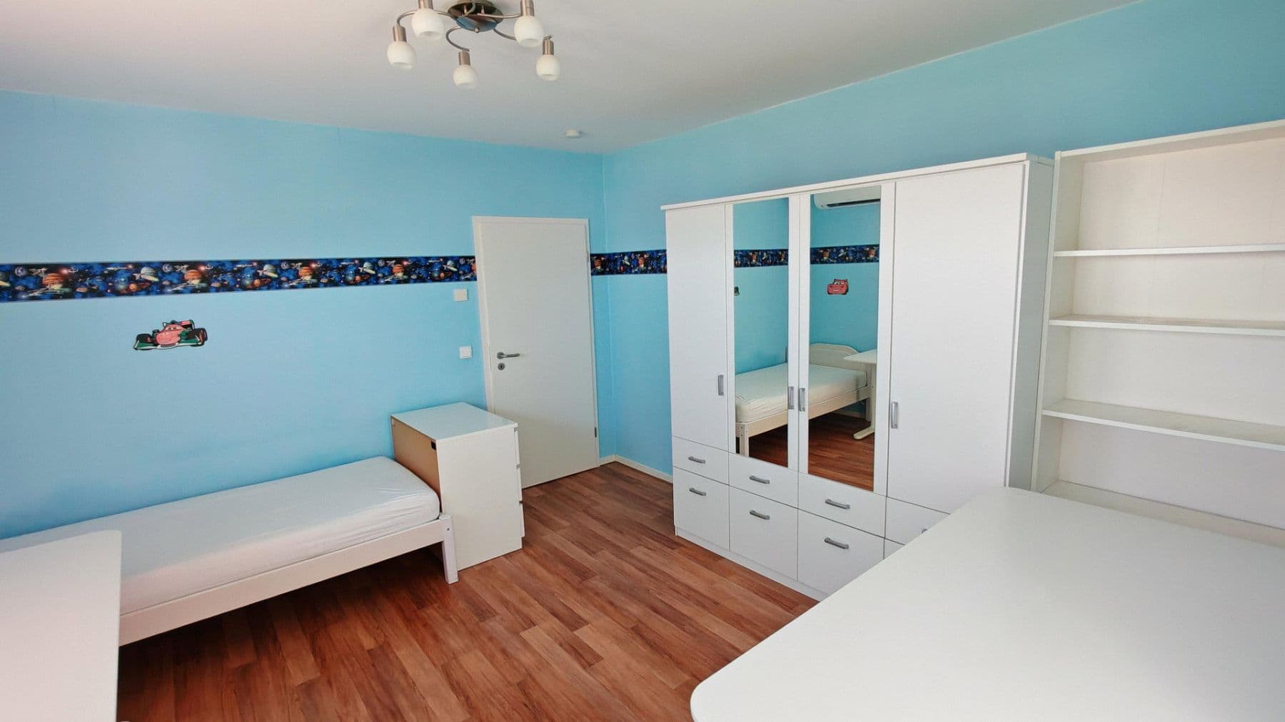 Pronájem domu 170 m², pozemek 398 m², Straubenhardt, Bádensko-Württembersko Pronájem domu 170 m², pozemek 398 m², Straubenhardt, Bádensko-Württembersko