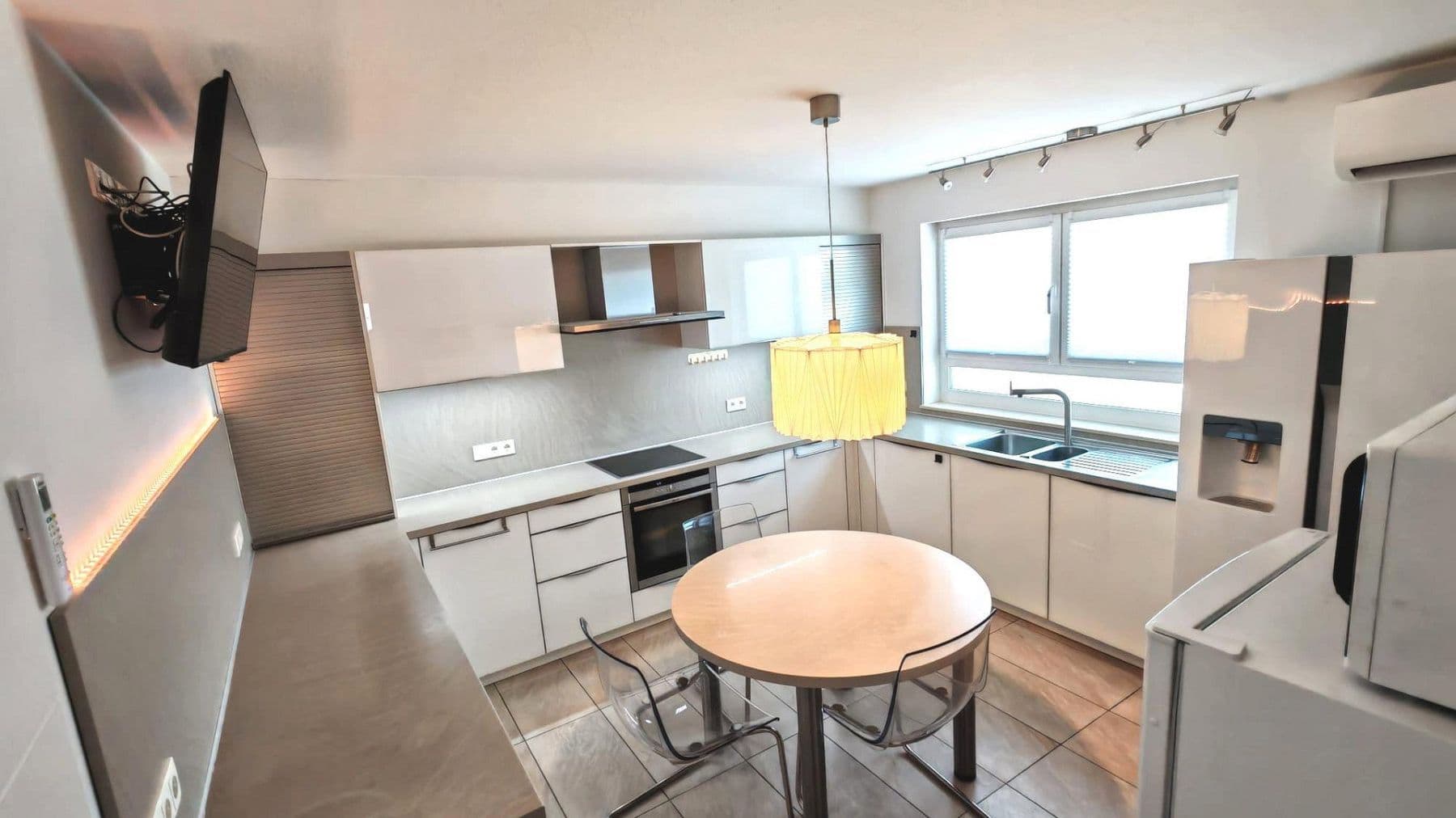 Pronájem domu 170 m², pozemek 398 m², Straubenhardt, Bádensko-Württembersko Pronájem domu 170 m², pozemek 398 m², Straubenhardt, Bádensko-Württembersko